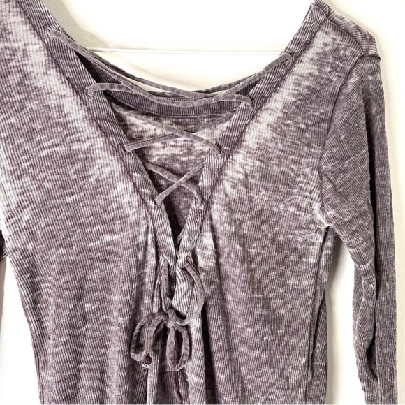 Chaser | Ribbed Long Sleeve Tee Laced Up Back. Shirt Tail Tee. Size Small. - Picture 7 of 14